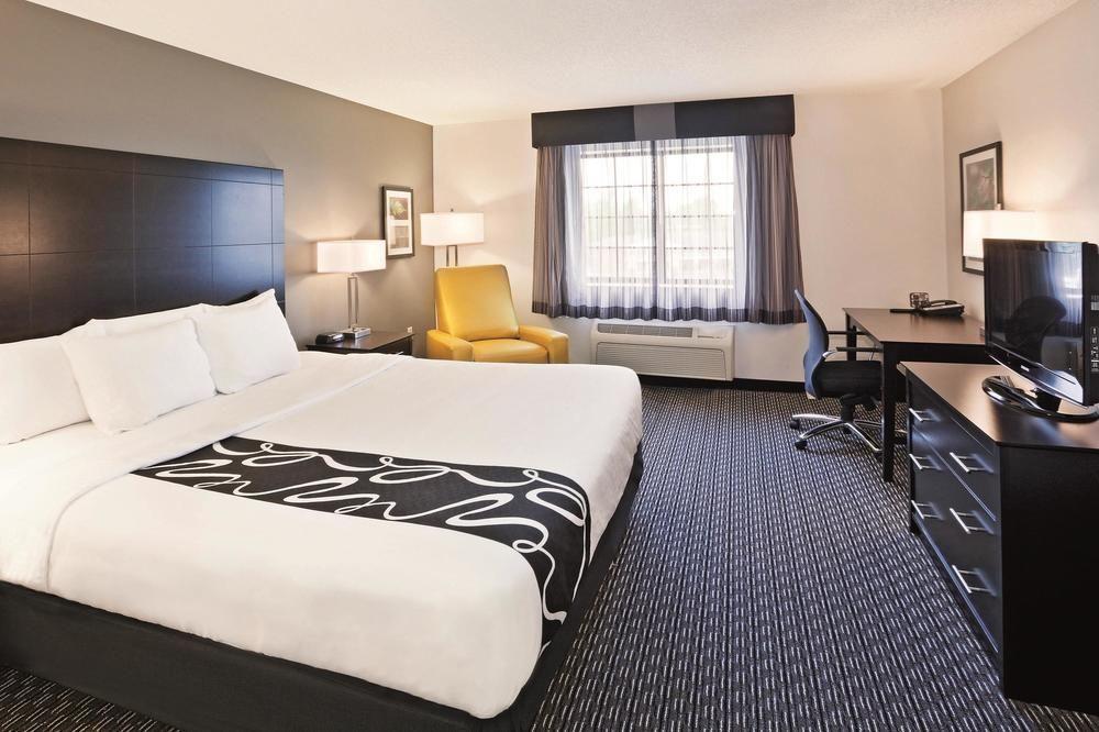 La Quinta By Wyndham Cleveland Macedonia Hotel Exterior photo
