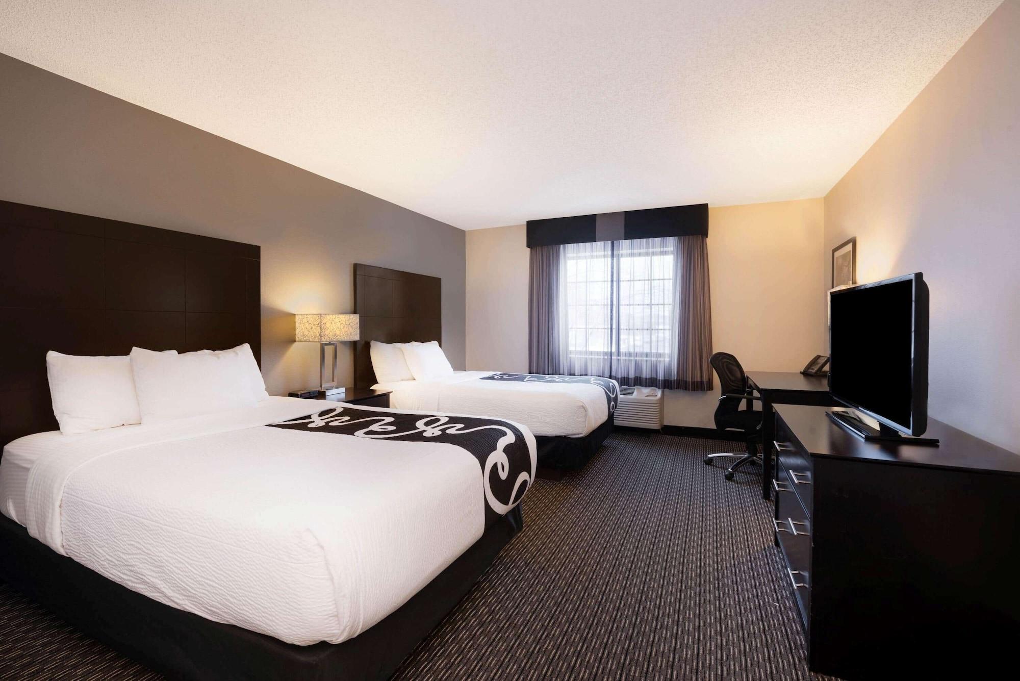 La Quinta By Wyndham Cleveland Macedonia Hotel Exterior photo