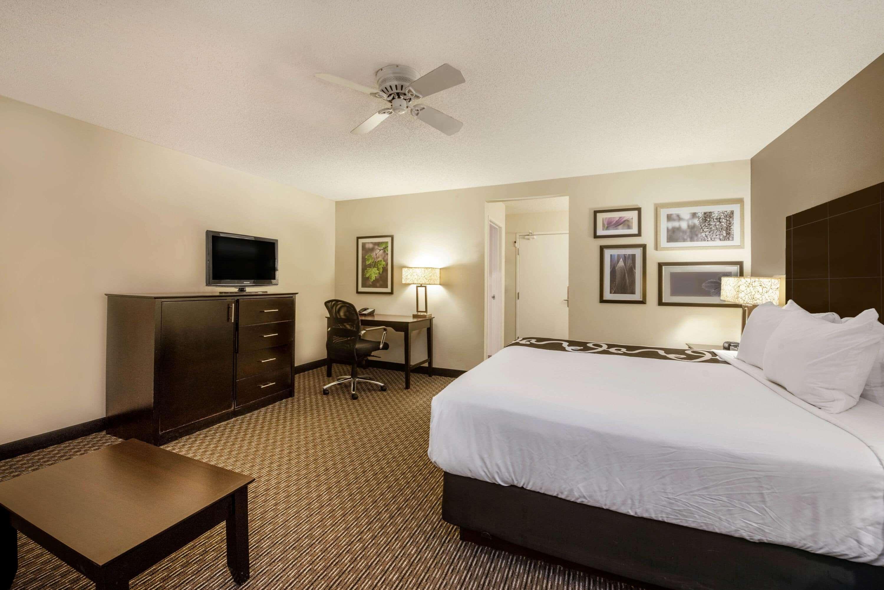La Quinta By Wyndham Cleveland Macedonia Hotel Exterior photo
