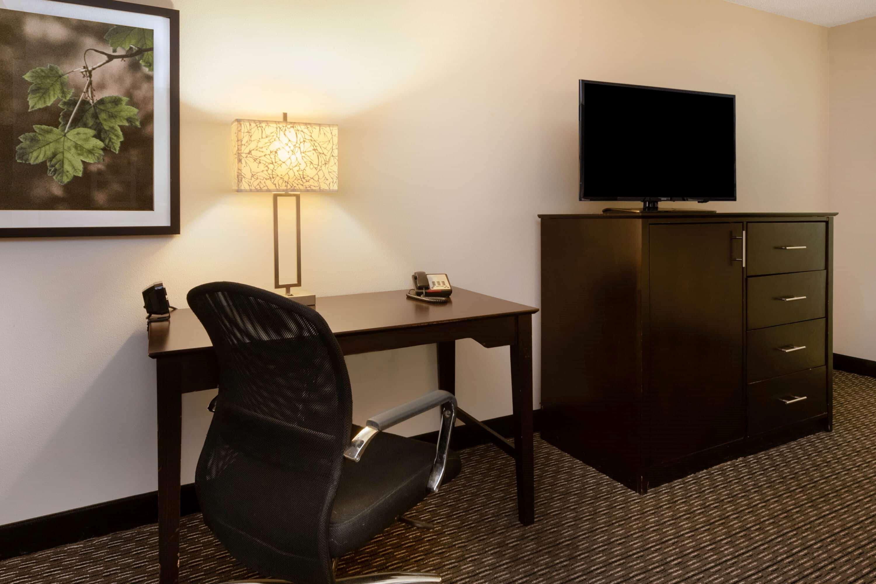 La Quinta By Wyndham Cleveland Macedonia Hotel Exterior photo