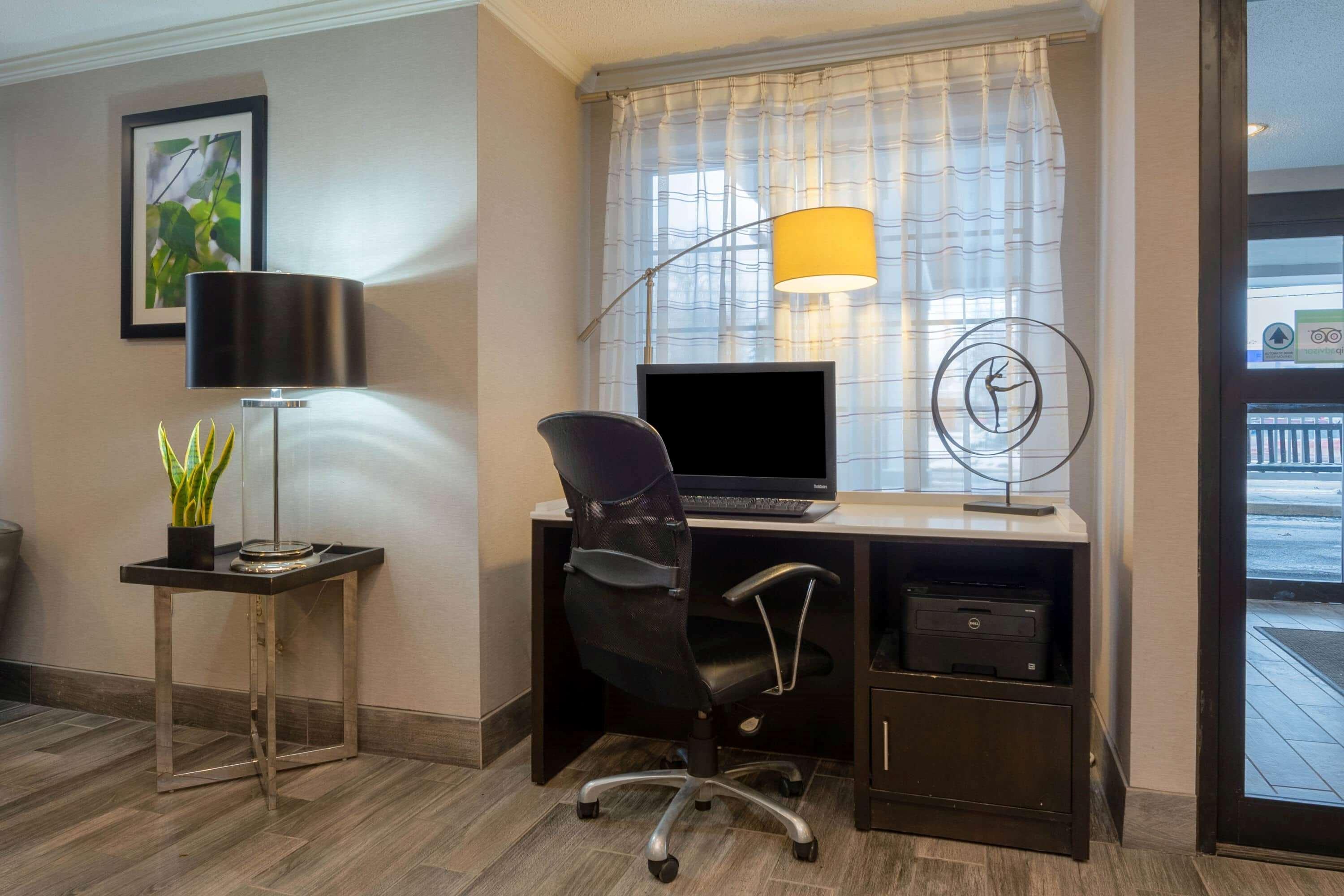 La Quinta By Wyndham Cleveland Macedonia Hotel Exterior photo