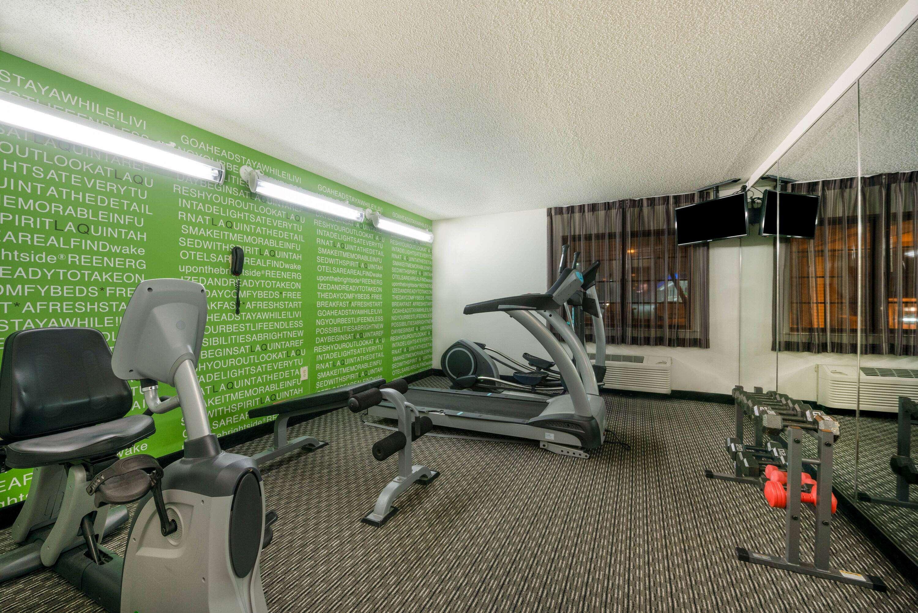 La Quinta By Wyndham Cleveland Macedonia Hotel Exterior photo