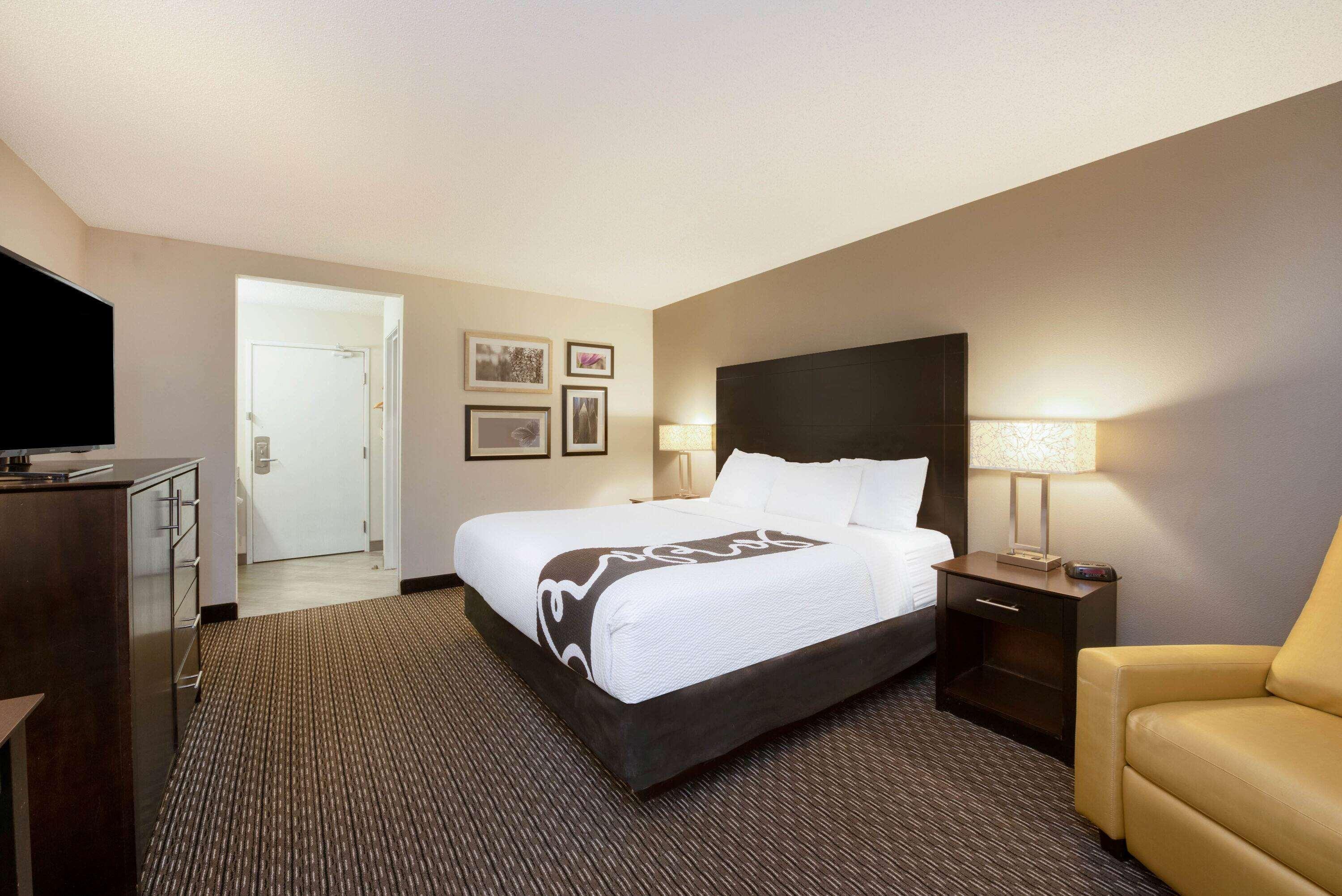 La Quinta By Wyndham Cleveland Macedonia Hotel Exterior photo
