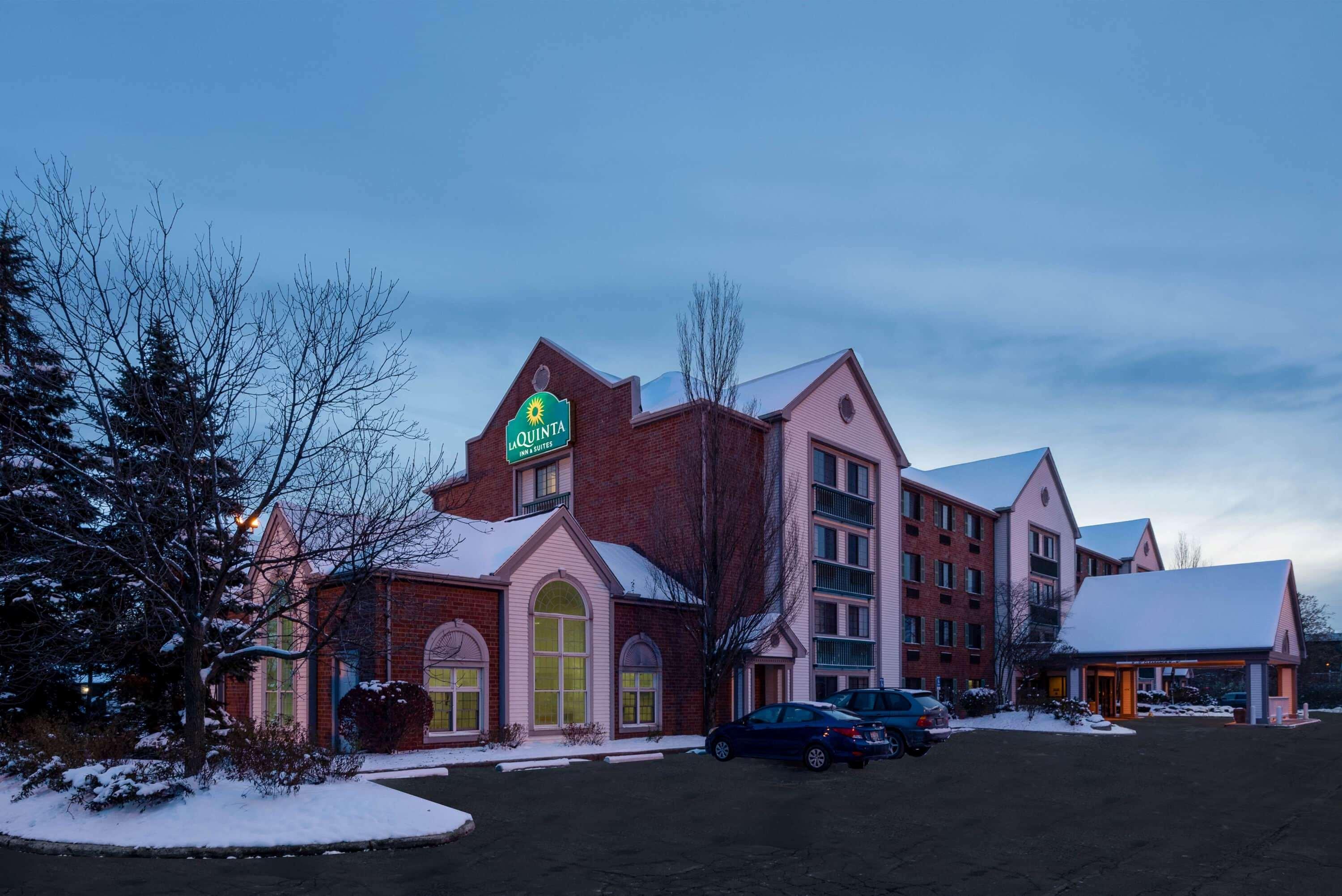 La Quinta By Wyndham Cleveland Macedonia Hotel Exterior photo