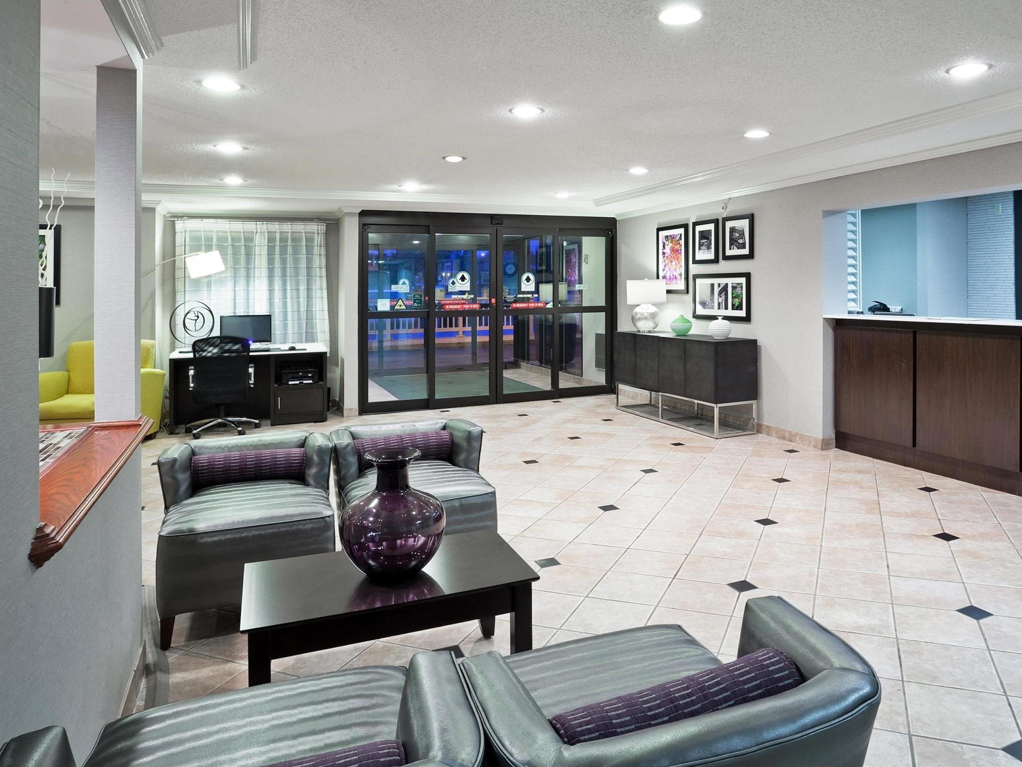 La Quinta By Wyndham Cleveland Macedonia Hotel Exterior photo