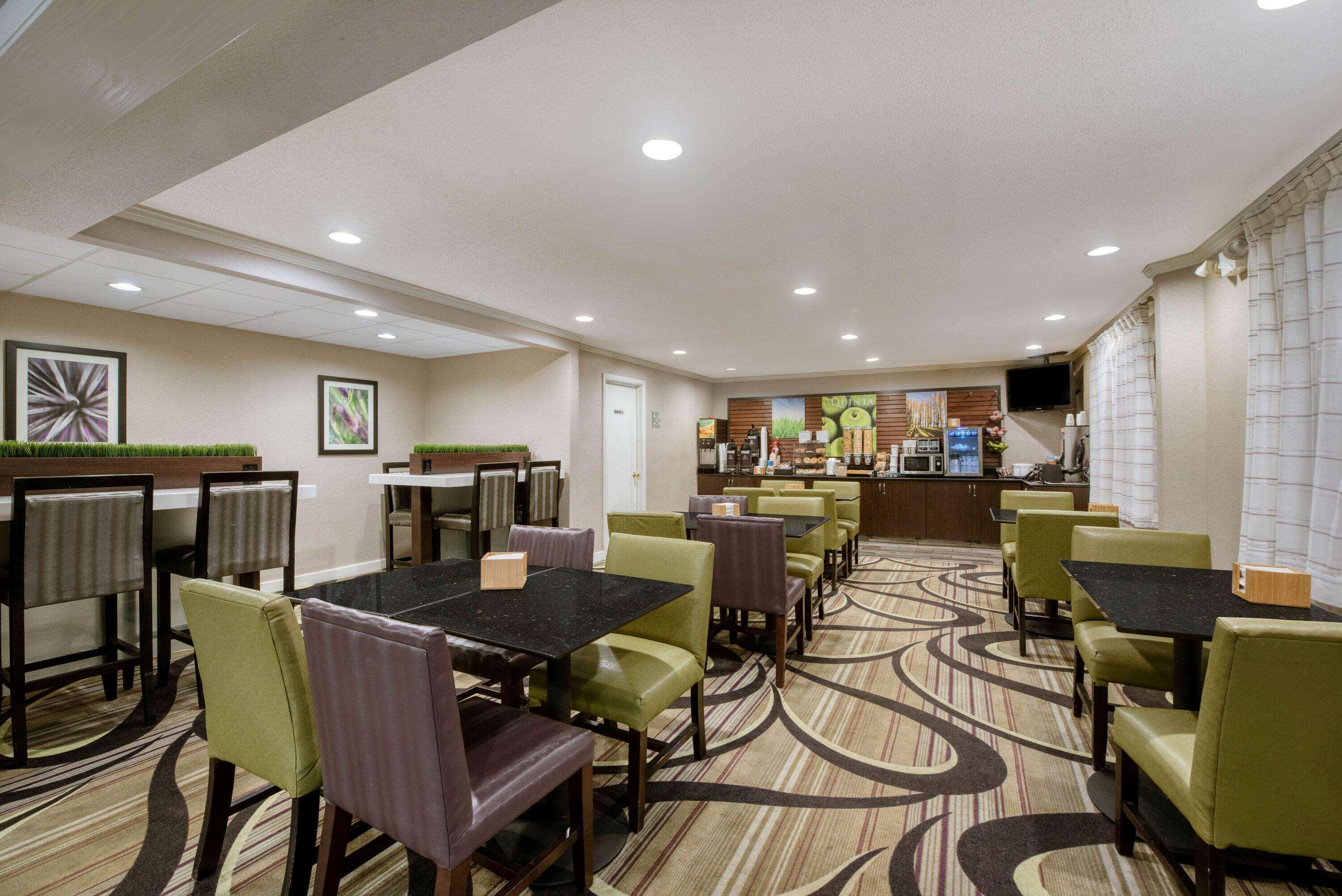 La Quinta By Wyndham Cleveland Macedonia Hotel Exterior photo