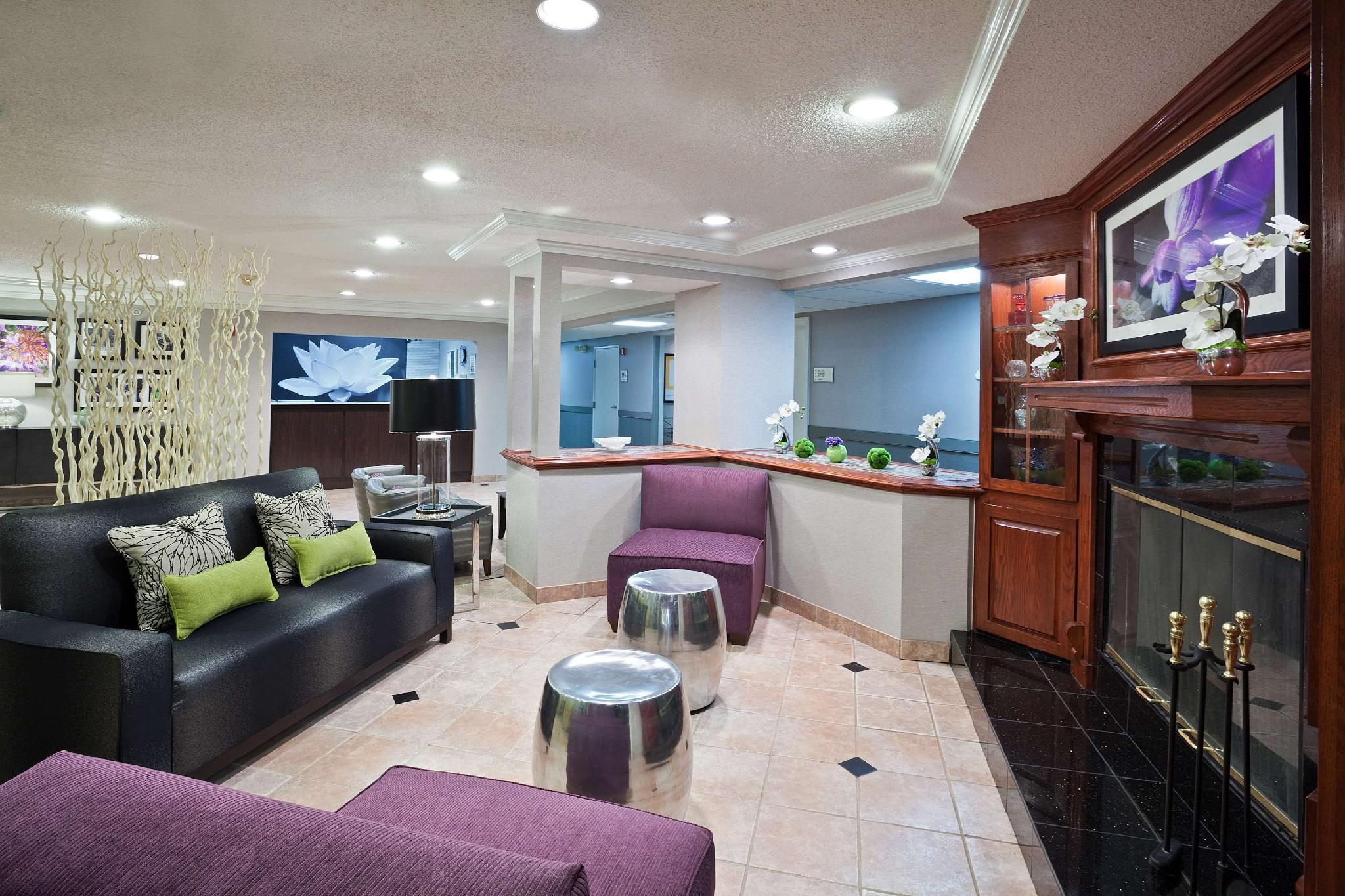 La Quinta By Wyndham Cleveland Macedonia Hotel Exterior photo