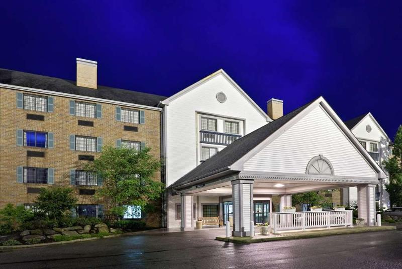 La Quinta By Wyndham Cleveland Macedonia Hotel Exterior photo