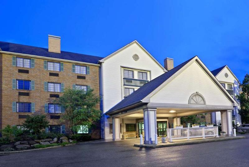 La Quinta By Wyndham Cleveland Macedonia Hotel Exterior photo