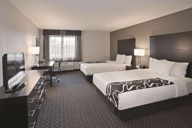 La Quinta By Wyndham Cleveland Macedonia Hotel Exterior photo