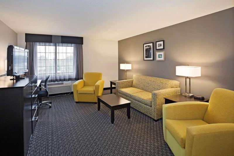 La Quinta By Wyndham Cleveland Macedonia Hotel Exterior photo